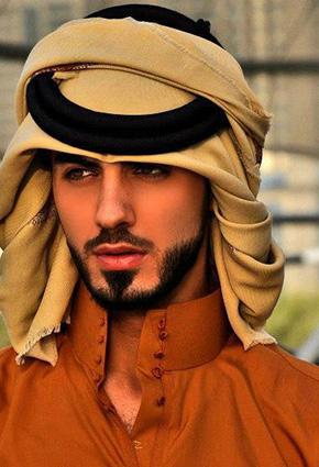 مجهولة تهدي وسيم الإمارات مرسيدس G55